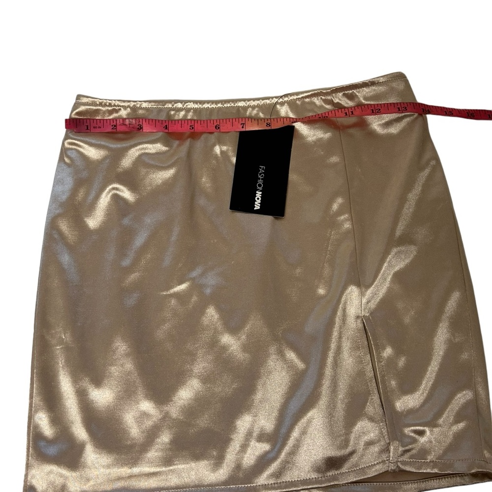 Fashion Nova l NWT Soft Like Satin Mini Skirt Nude Small - Picture 4 of 8